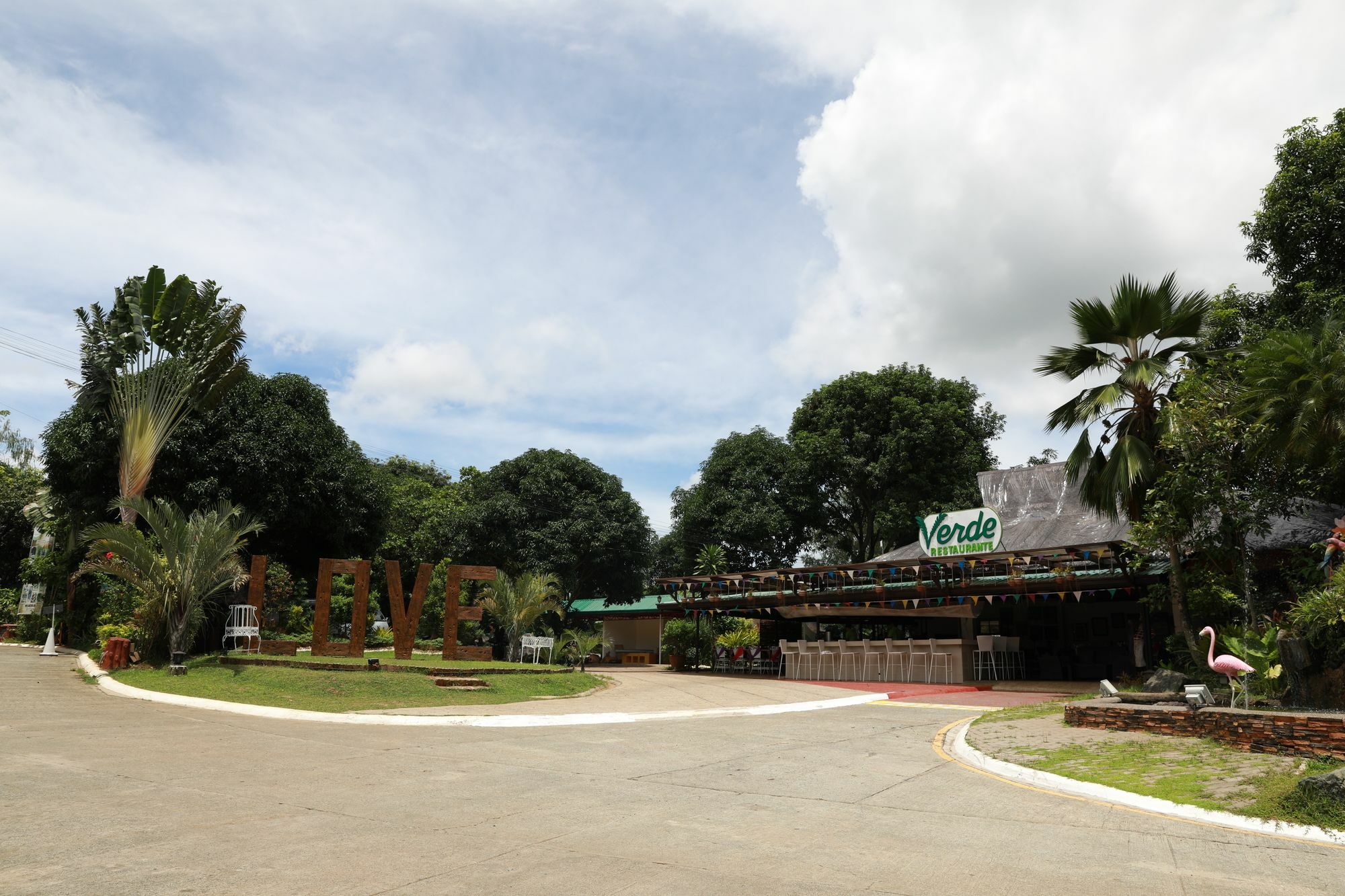 Loreland Farm Resort Antipolo Exterior photo